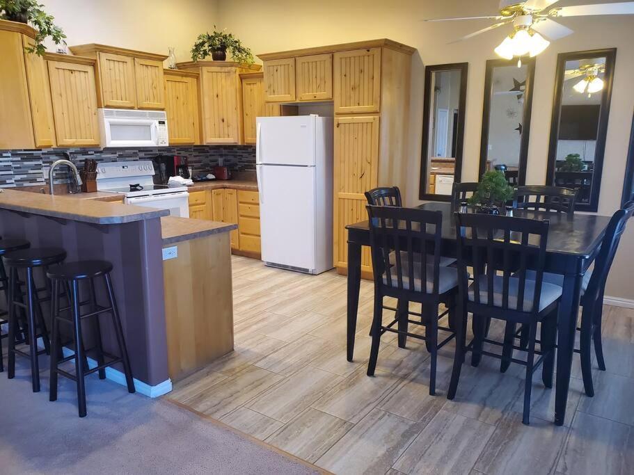 עמוד I Deal Lake Powell Home 3Br, Jacuzzi, Bbq, Firepit מראה חיצוני תמונה